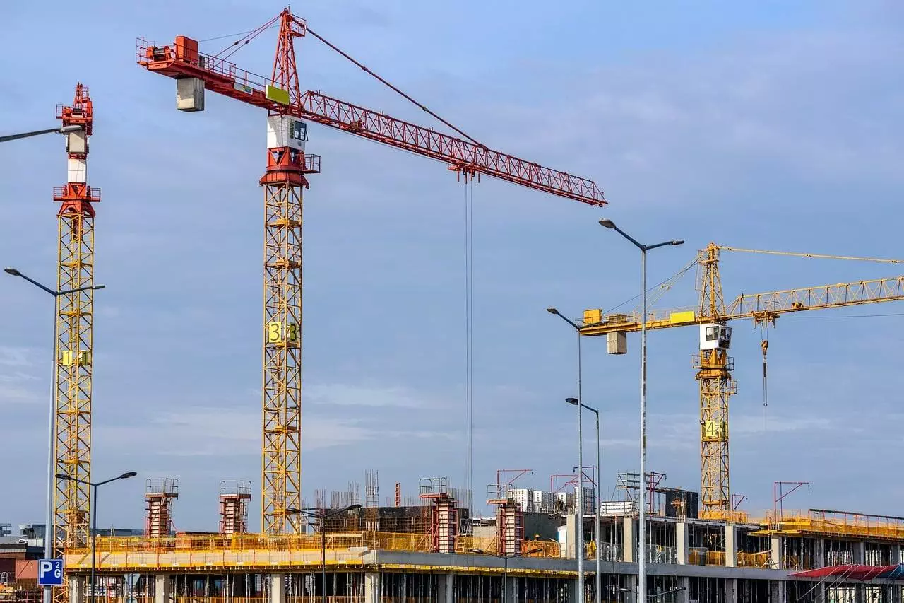building, crane, construction site-1804030.jpg, credit insurance